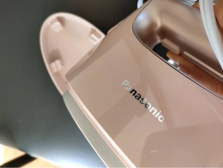 超美品　2019年Panasonic 衣類スチーマー  NI-CFS750