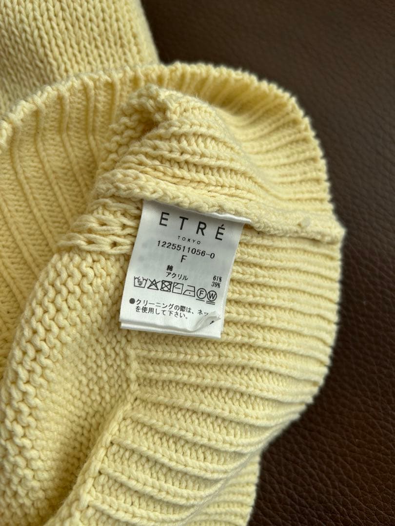 Ｖネックスリーブレスニットプルオーバー　イエロー