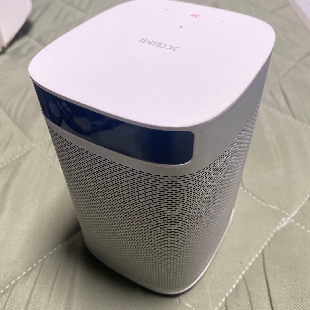 \"XGIMI MoGo Pro\" モバイルプロジェクター