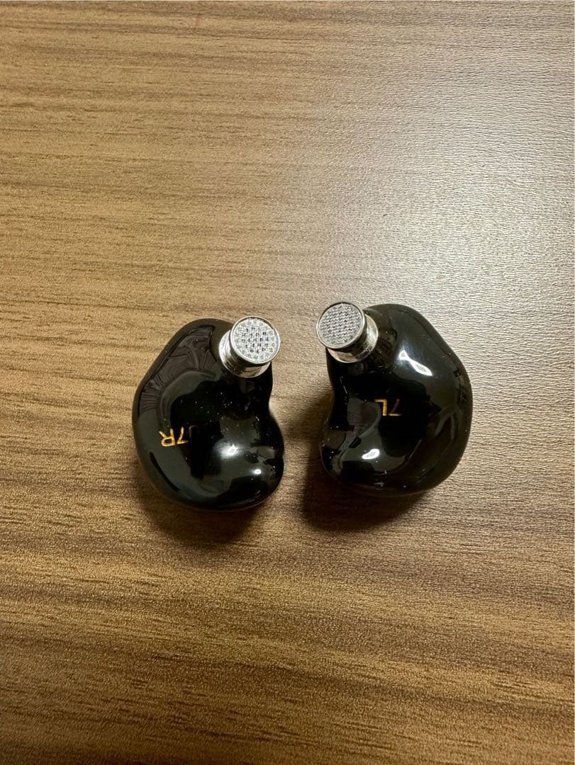 THIEAUDIO V16 DIVINITY （美品　保証期間内）