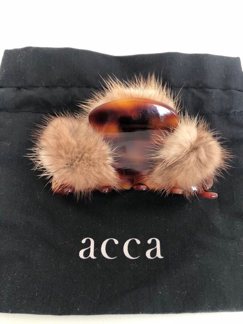 acca ファー付きヘアクリップ ブラウン系