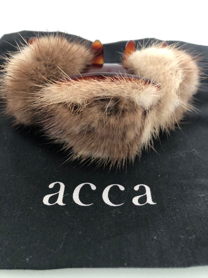 acca ファー付きヘアクリップ ブラウン系