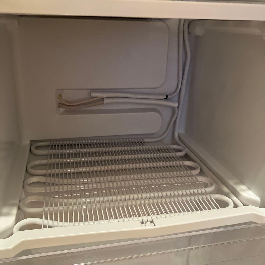 Hisense ノンフロン冷凍庫 HF-A61W 61L