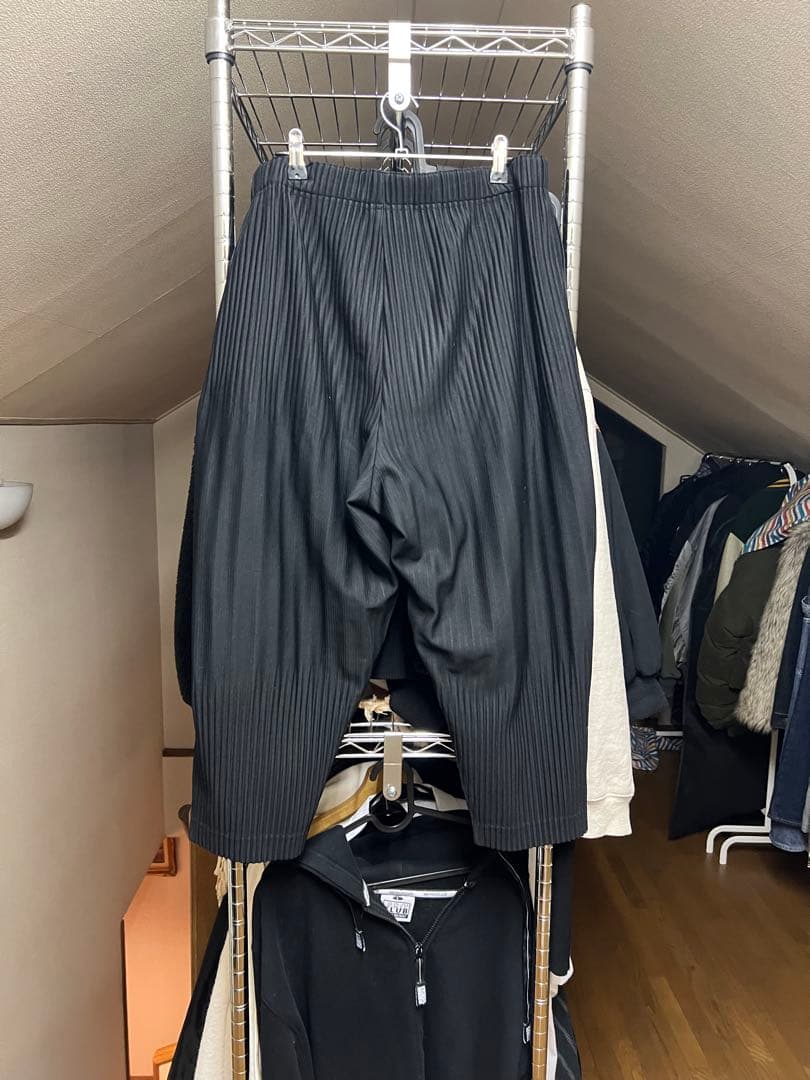 イッセイミヤケ ブラック プリーツ加工 サルエルパンツ　サイズ:3