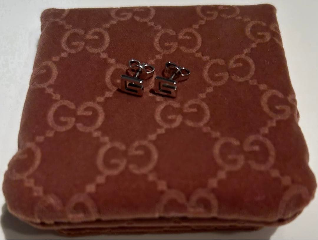 GUCCI Gロゴ ピアス(両耳用)