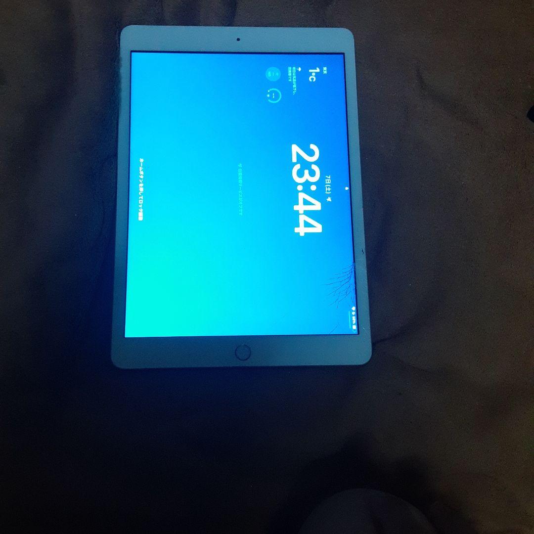 iPad 10.2インチ 青 ひび割れあり