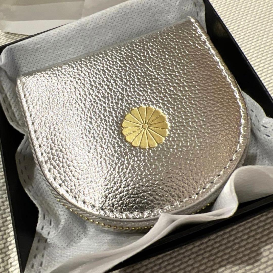 【新品・未使用】皇居、京都御所　菊の御紋入ケース　シルバー❣️開運