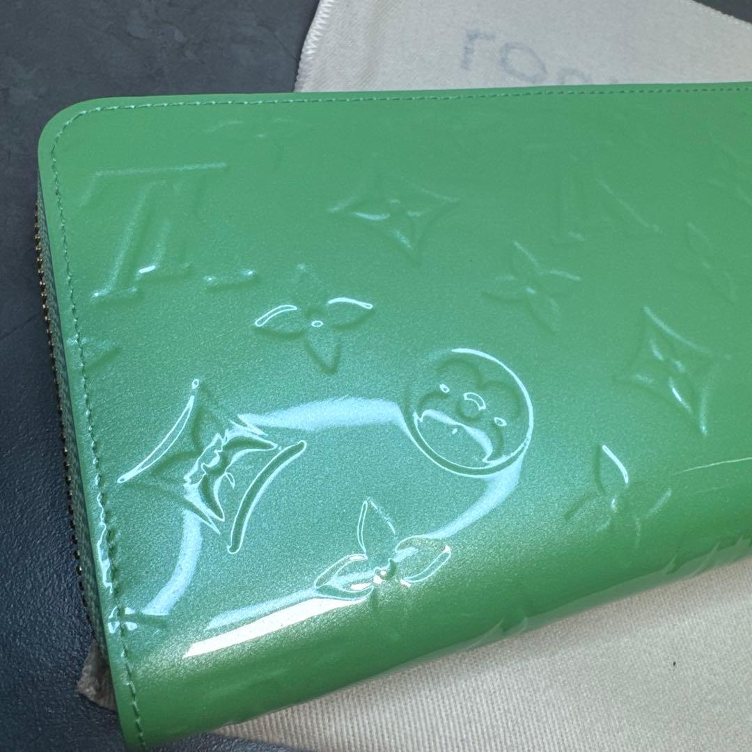 ヴィトン ジッピーウォレット ラウンド長財布 グリーン系 M82065