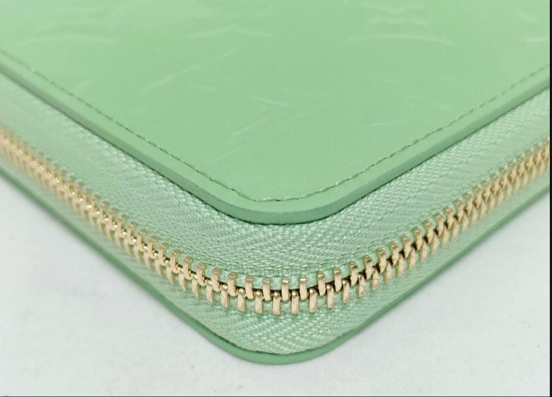 ヴィトン ジッピーウォレット ラウンド長財布 グリーン系 M82065