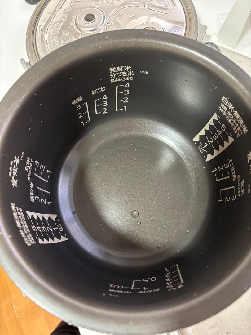 三菱IH炊飯器 5.5合 炭炊釜 NJ-VVB10-W