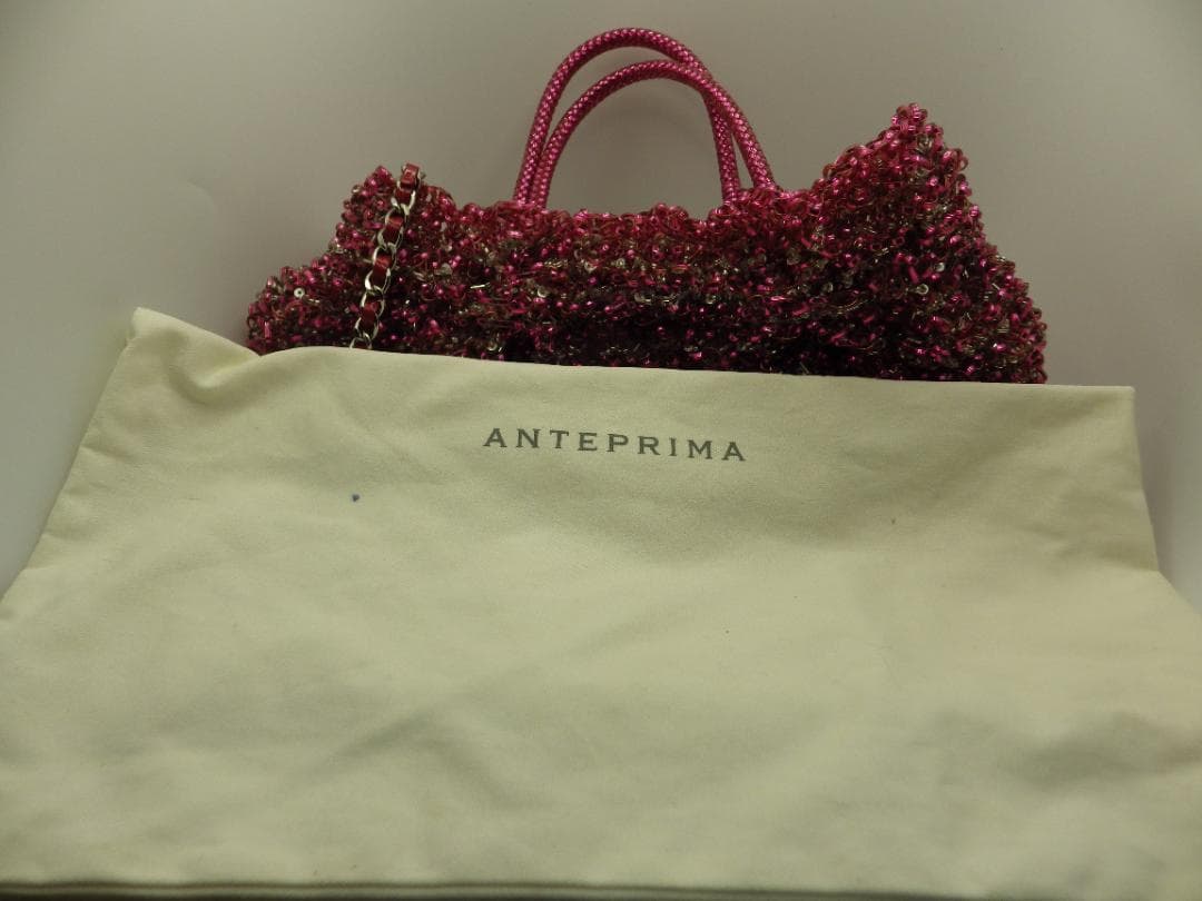 アンテプリマ　ワイヤーバック　ピンク　（ビーズ装飾ピンクパーティーバッグ）
