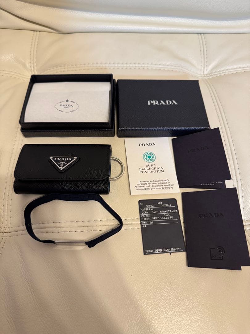 非売品✴︎新品✴︎PRADA サフィアーノレザー キーケース　PG004