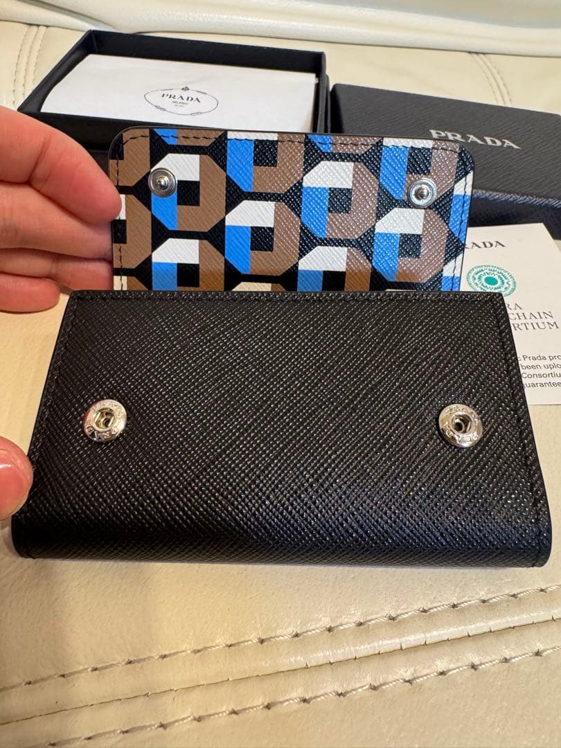 非売品✴︎新品✴︎PRADA サフィアーノレザー キーケース　PG004