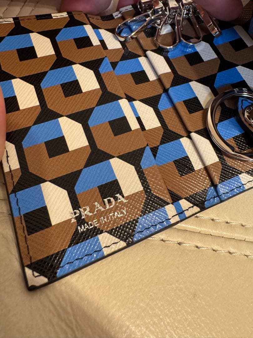 非売品✴︎新品✴︎PRADA サフィアーノレザー キーケース　PG004