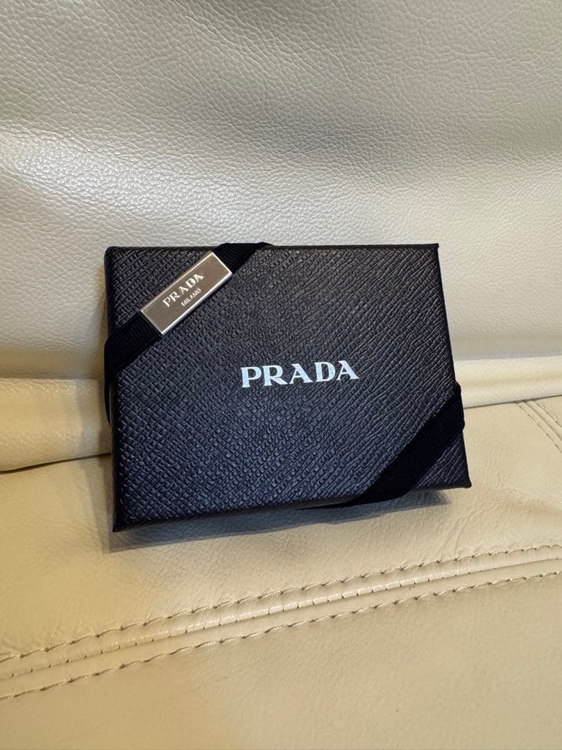 非売品✴︎新品✴︎PRADA サフィアーノレザー キーケース　PG004