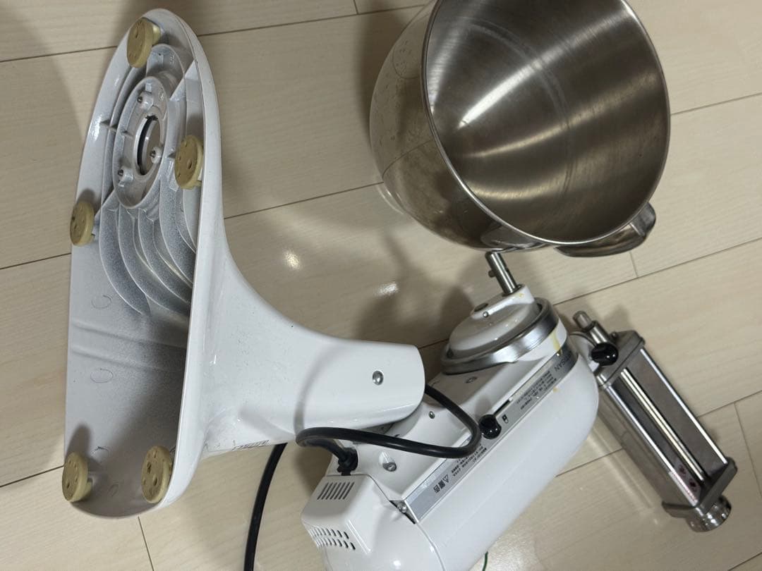 キッチンエイド 4.8L ミキサー、ラザニアローラー付き。