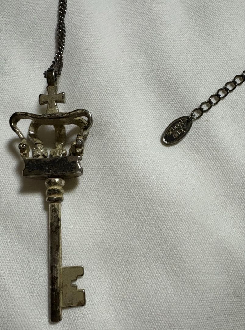 ジェーンマープル 鍵王冠ネックレス