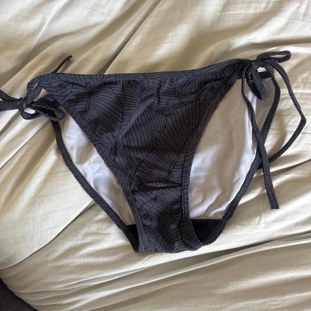 ストライプ柄 ブラック・グレー ビキニ