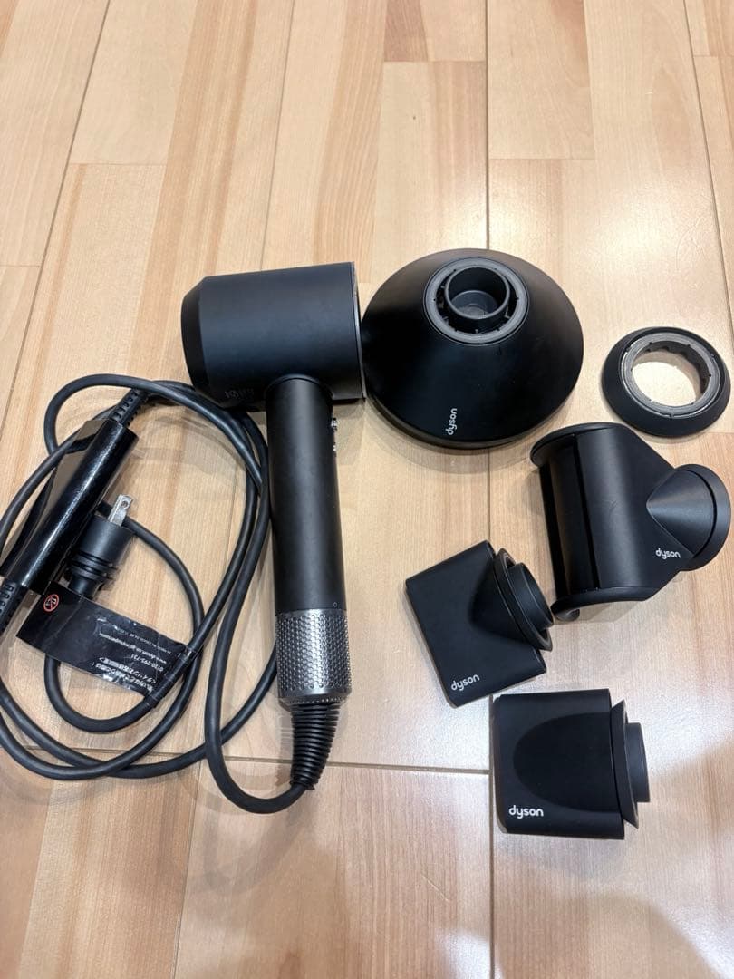 dyson ダイソン　ヘアドライヤー　ブラック　ニッケル