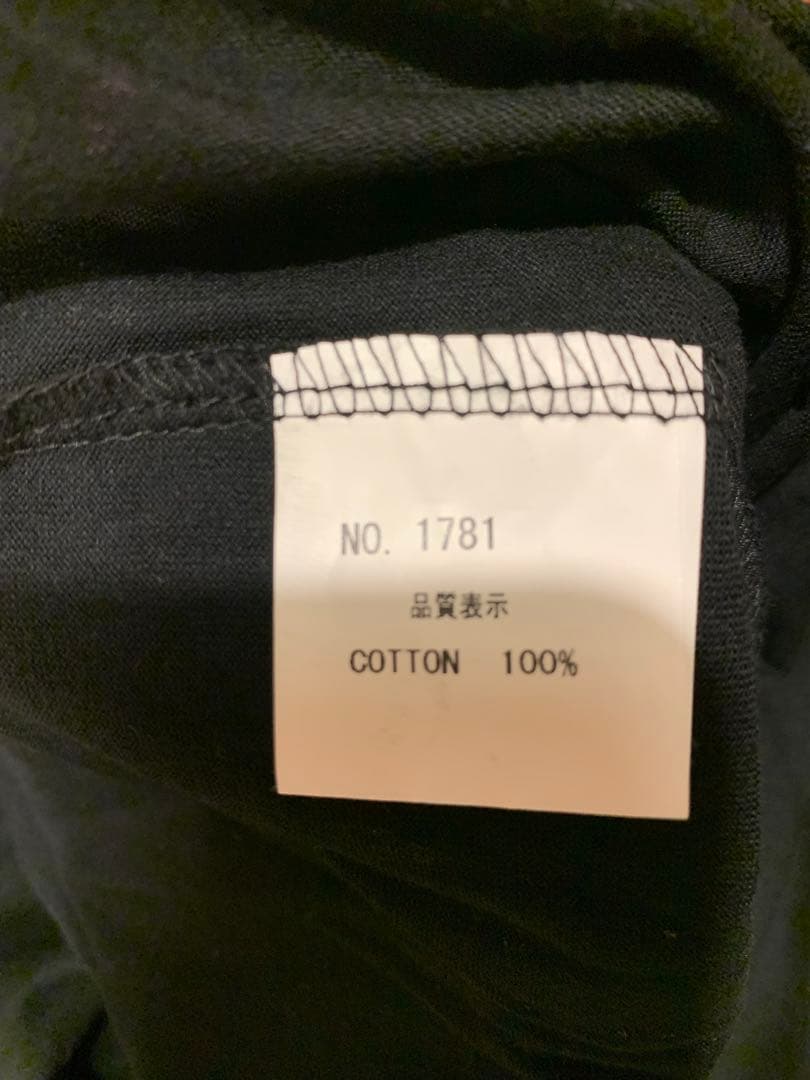 NEMETH ブラックTシャツ 抽象模様