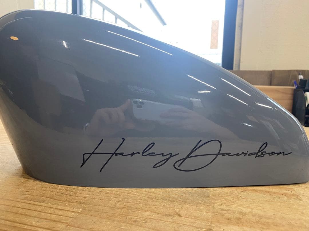 サイモンカスタム タンクカバー グロスグレー・ブラックハンドスクリプト