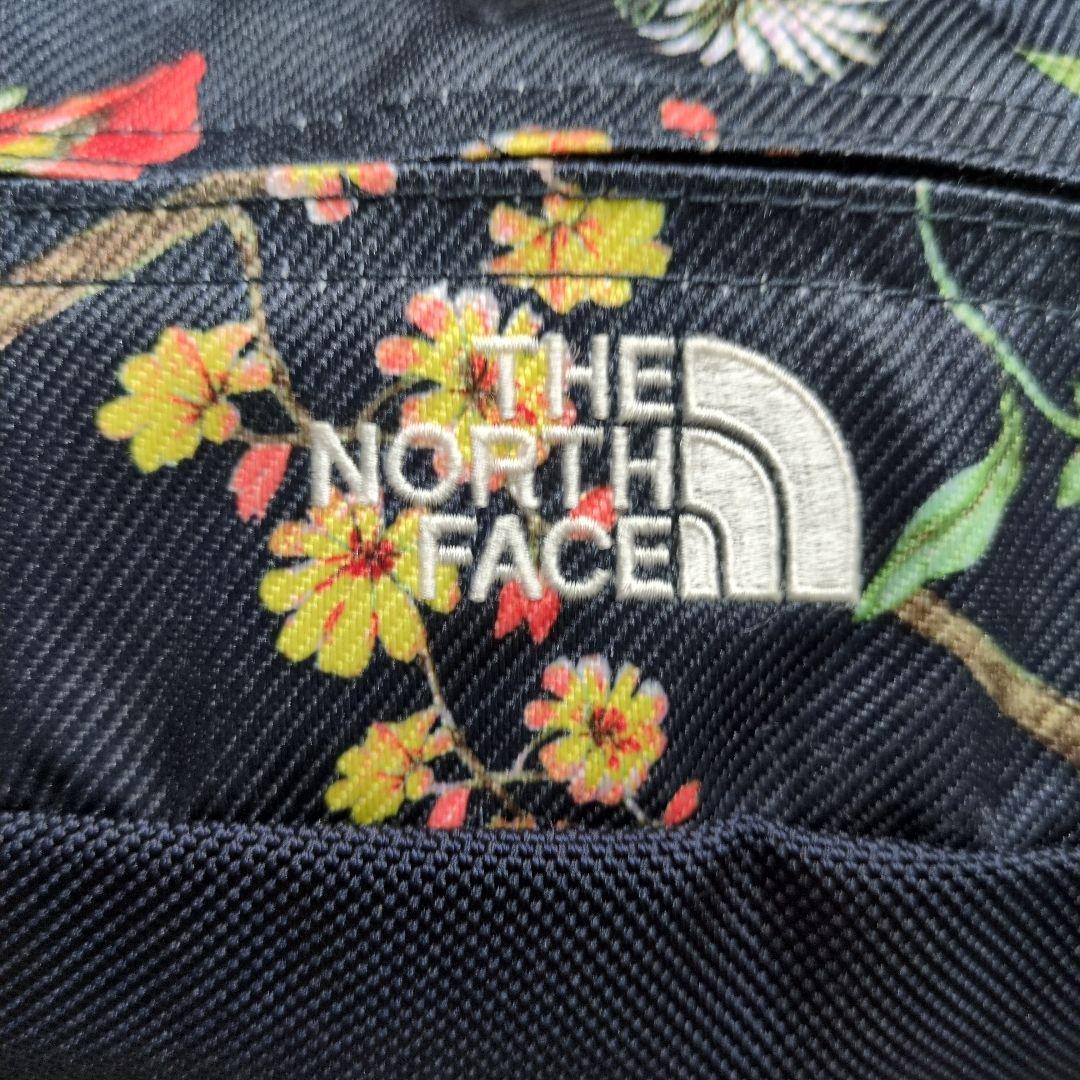 極美品　THE NORTH FACE 花柄ボディバッグ