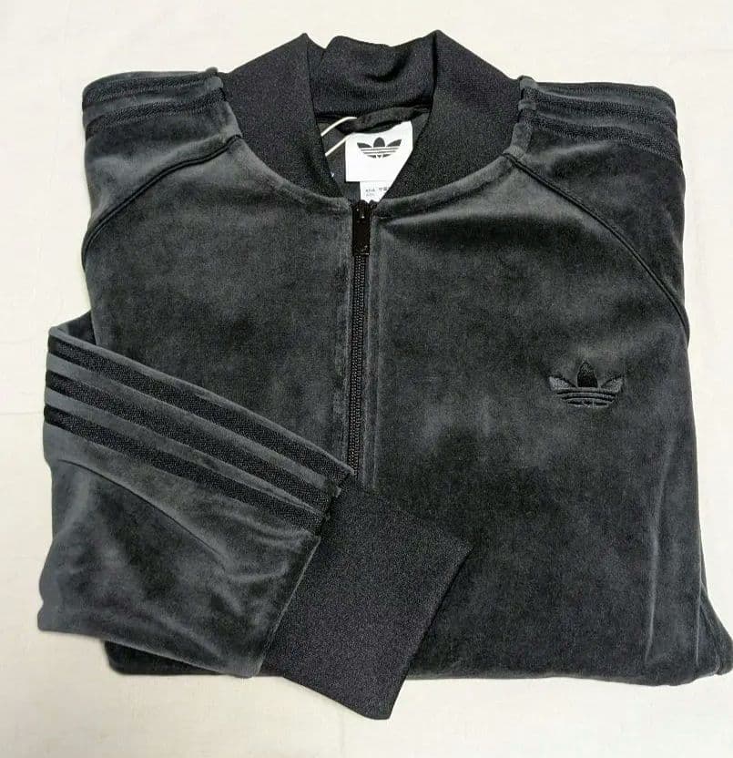 ひなお　　　adidas SST アディカラー ベロア トラックトップ