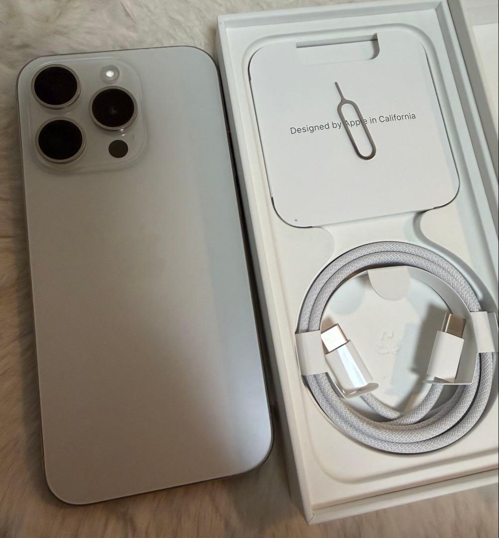 美品　Apple iPhone 15 Pro 1TB ホワイトチタニウム