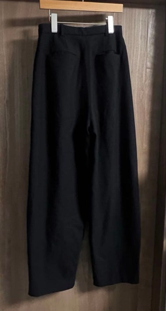 louren tuck cocoon pants ブラック