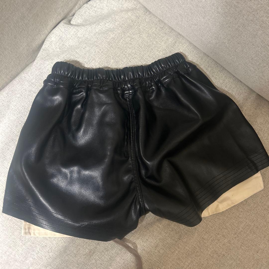 レザーショートパンツ　ブラック