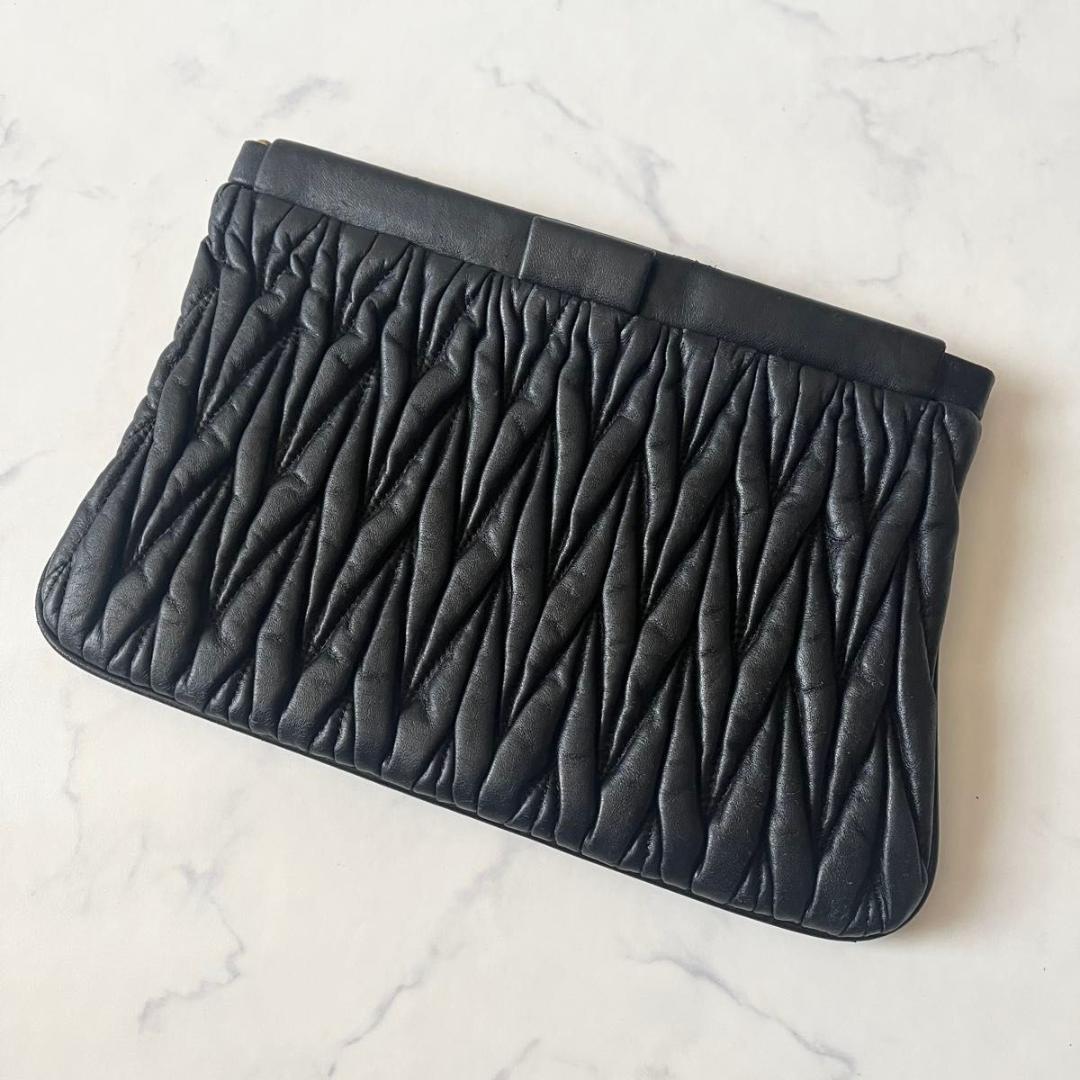 ミュウミュウ マテラッセ クラッチバッグ セカンドバッグ キルティング レザー黒