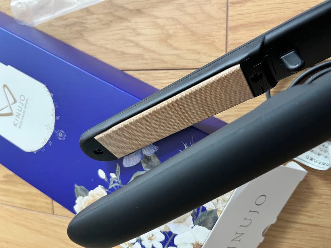 絹女 KINUJO ストレートアイロン ブラック 海外対応　通電確認のみ