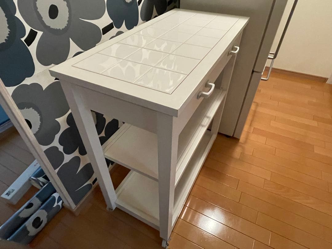 ホワイトキッチンカウンター タイルトップ