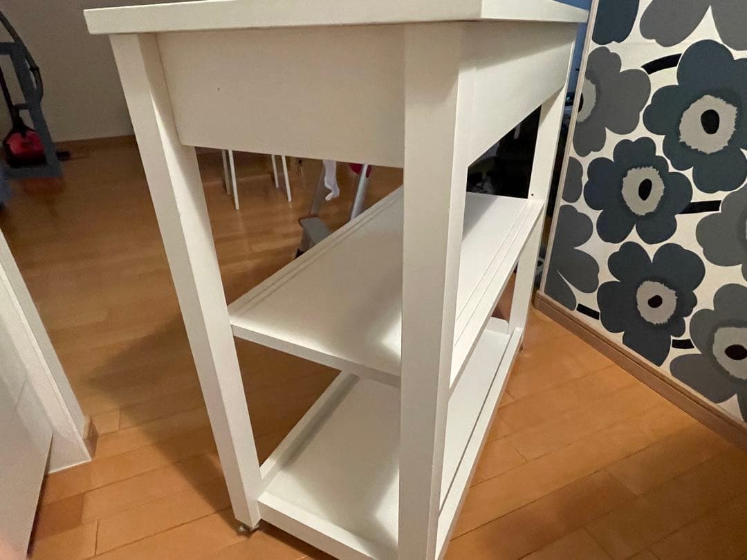 ホワイトキッチンカウンター タイルトップ