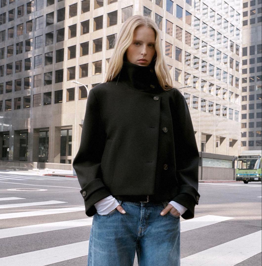 完売品ZARA ショートハイネックコート　ブラック