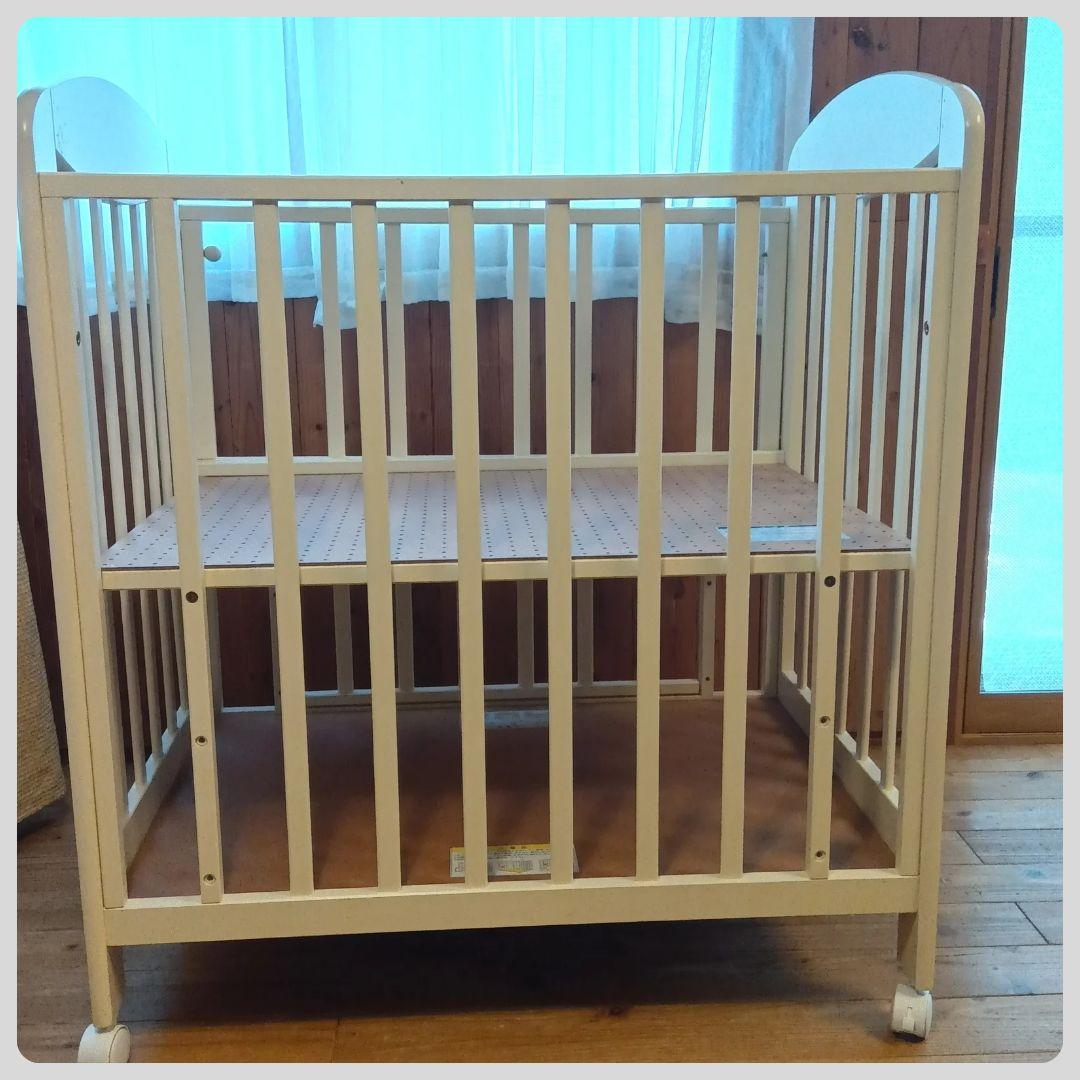 《送料無料❣️１点限り❣️》カトージ　ベビーベッド　 ミニ立ちベッド⭐︎ ぴーこ