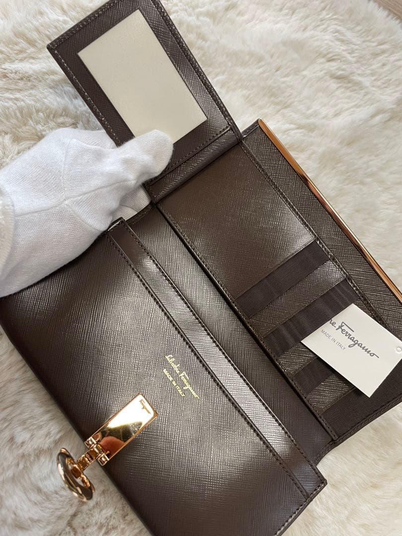 Salvatore Ferragamo ブラウン長財布