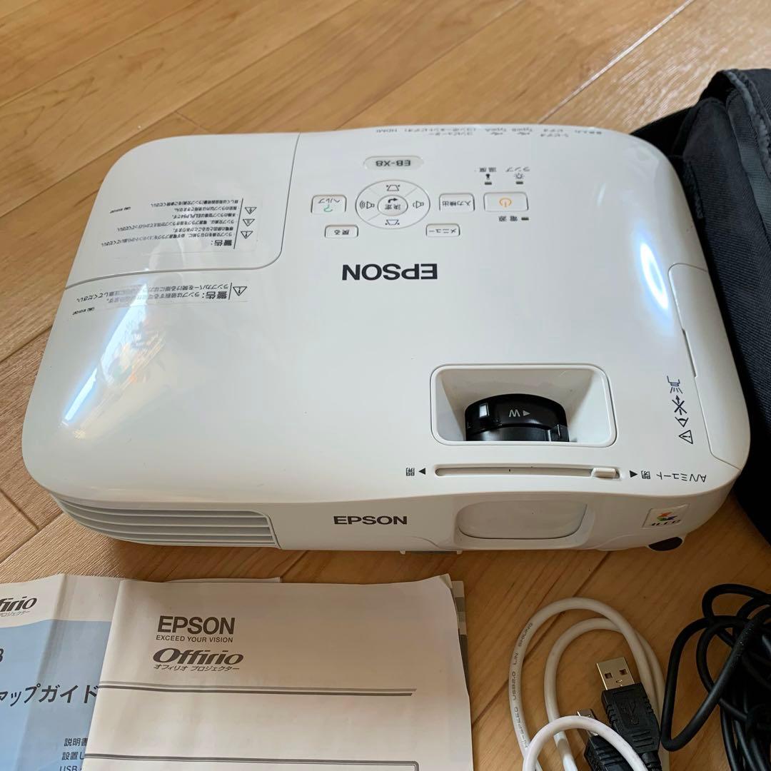 【美品】EPSON EB-X8 プロジェクター 本体 収納バック付