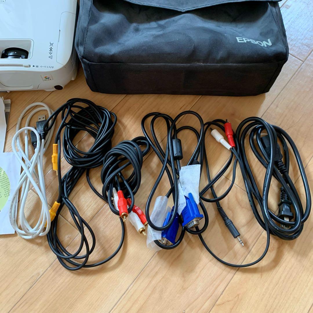 【美品】EPSON EB-X8 プロジェクター 本体 収納バック付