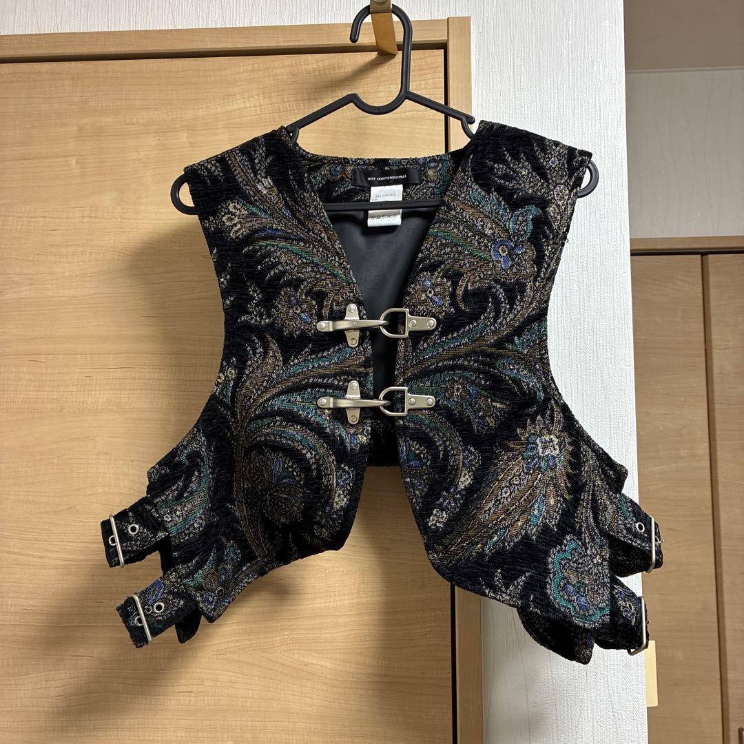 【土日限定値下げ】NOT CONVENTIONAL ペイズリー柄ベスト