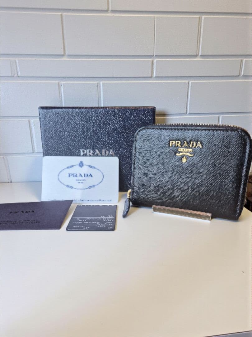 ＰＲＡＤＡ　プラダ　ケース　ラウンドファスナー　ブラック革