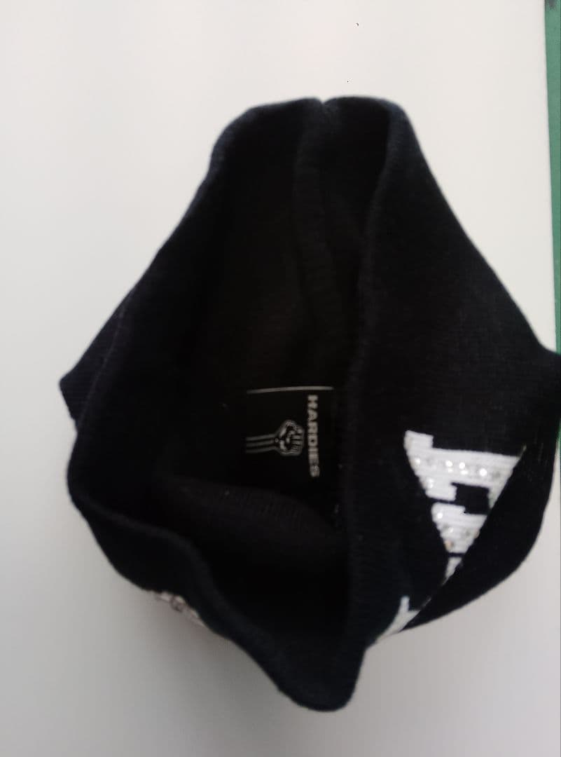 HARDIES ロゴ入り 黒ニット帽 ラインストーン