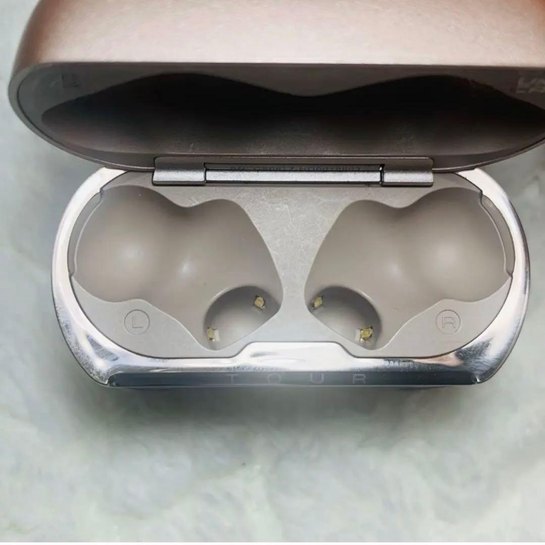 美品 JBL TOUR PRO3 ラテ　充電ケース 1