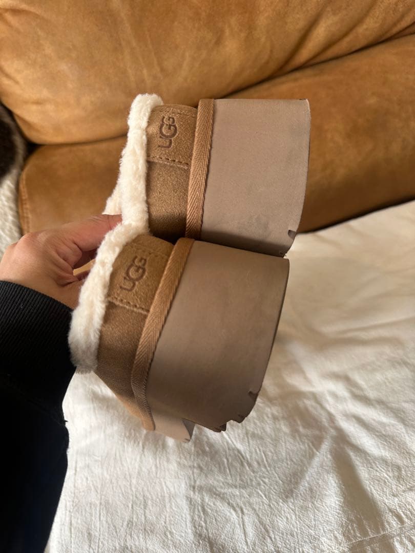 一度使用のみ美品UGG ニュー ハイツ コージー クロッグ5/22cm