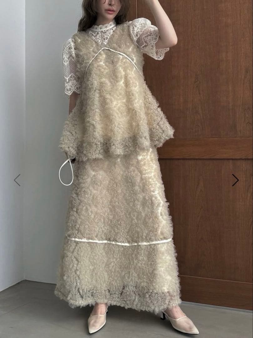 トップス circle tulle motif balloon peplum