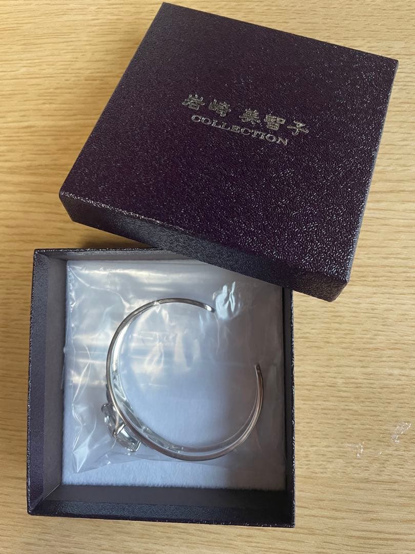 岩崎美智子コレクション　シルバーロッククリスタルクォーツウェーブバングル