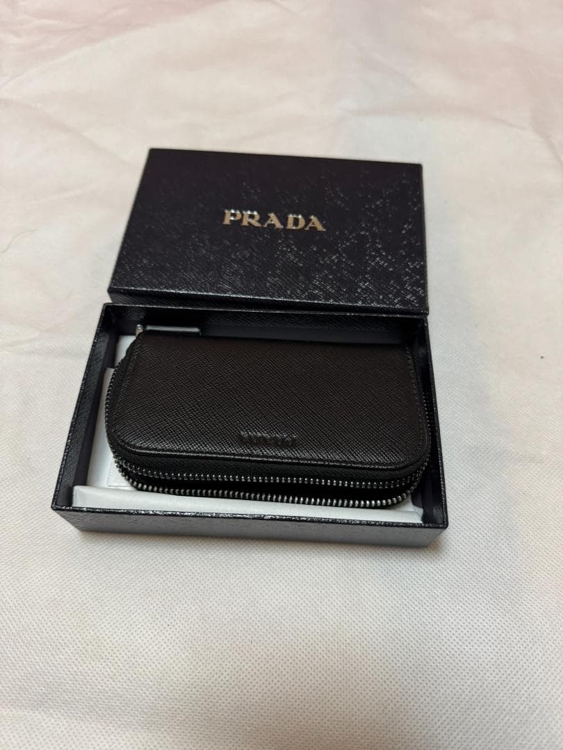 新品未使用　PRADA ブラック レザー キーケース