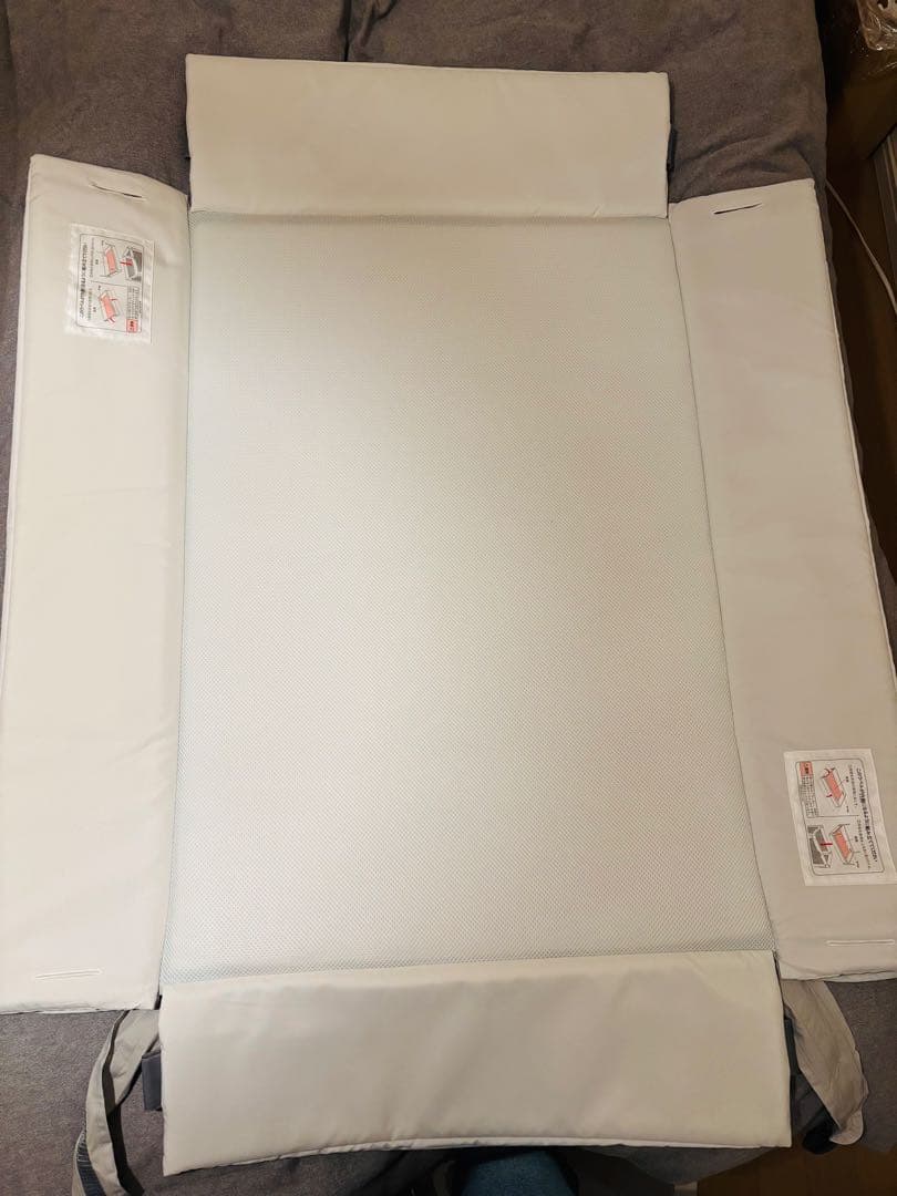 Apricaアップリカグレー折り畳みベビーベッド クマ刺繍付き