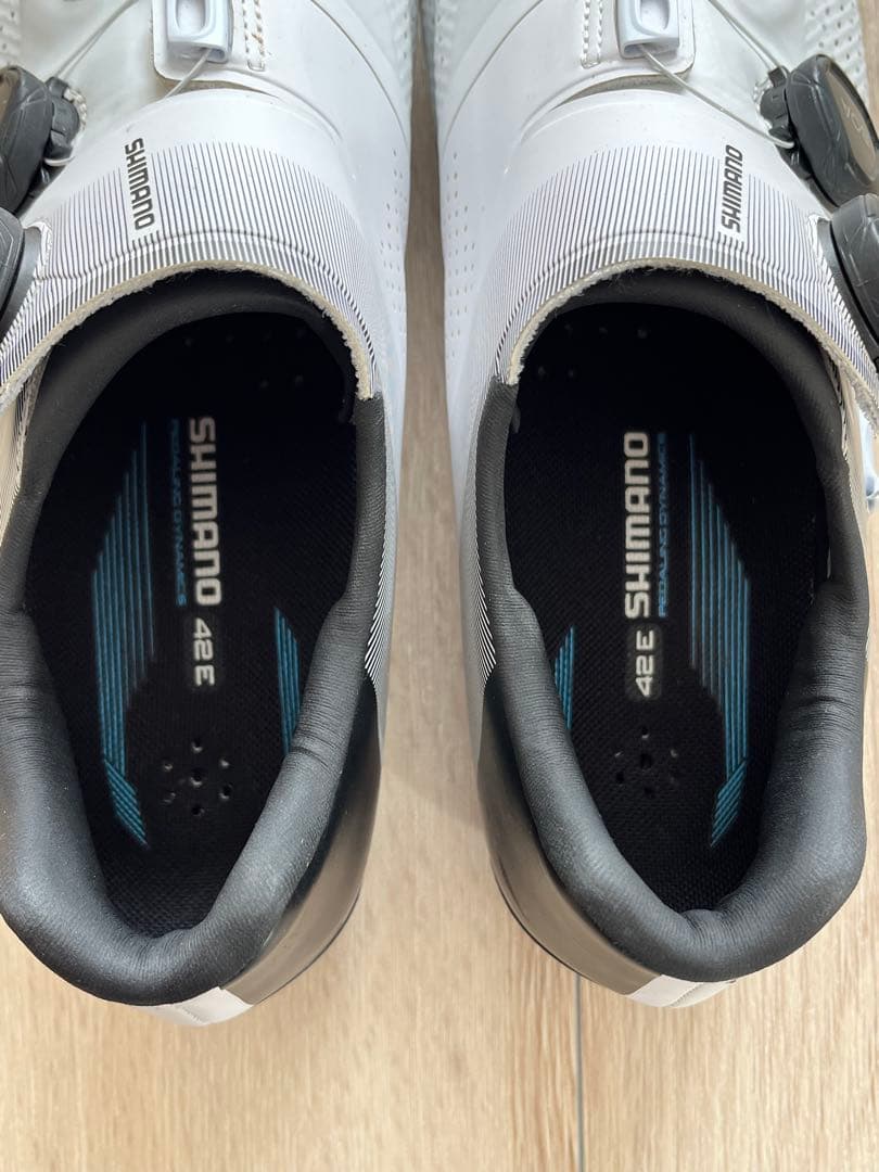 シマノ　ビンディングシューズ　RC7 SH-RC702 42E 26.5