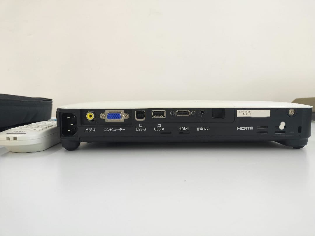 エプソン　EPSON EB-1780W プロジェクター 軽量薄型　スリム　短焦点